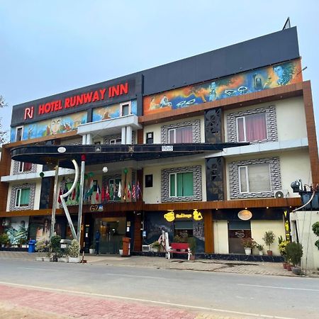 Hotel Runway Inn Pura Raghunāth Exterior foto